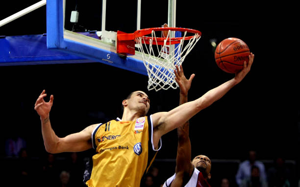 对手抢占先 对手抢占先